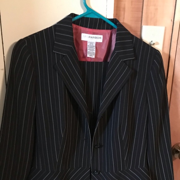 Black pins stripe women’s suit. - Picture 2 of 5